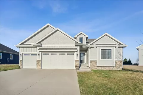 1623 Broadway St, Pella, IA 50219