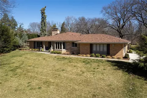 3525 Saint Johns Rd, Des Moines, IA 50312