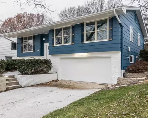 6425 Allison Ave, Windsor Heights, IA 50324