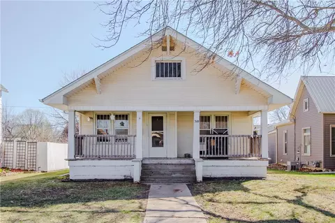 310 W Montgomery St, Knoxville, IA 50138