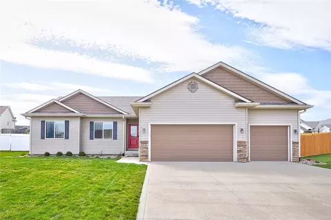 515 Apple Blossom Ct, Norwalk, IA 50211