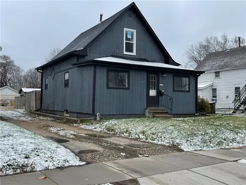 2218 E Walnut St, Des Moines, IA 50317
