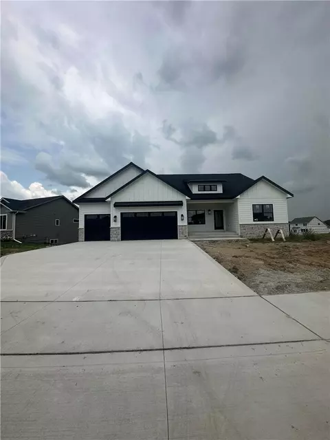 16319 Ironwood Ln, Johnston, IA 50131