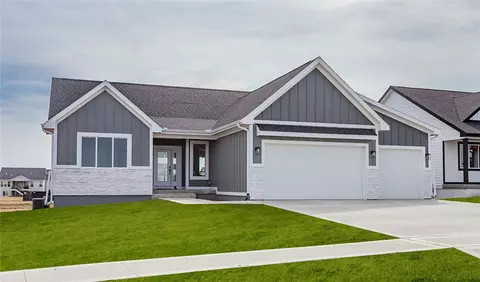 1350 NW Yorktown Dr, Waukee, IA 50263