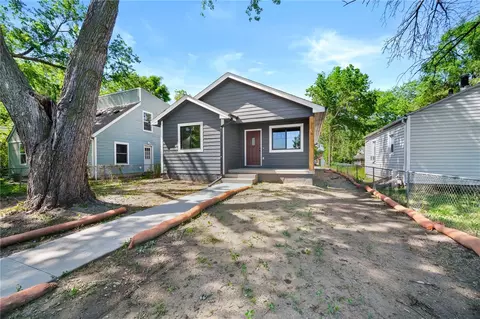 2110 E Walnut St, Des Moines, IA 50317