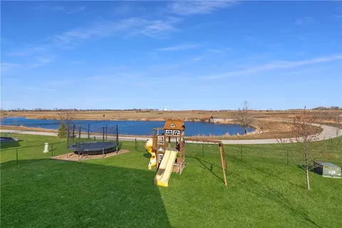 2125 SE Parkview Crossing Dr, Waukee, IA 50263