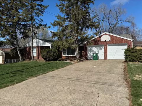 7023 Sunset Ter, Windsor Heights, IA 50324