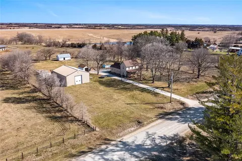 1917 105th St, Earlham, IA 50072