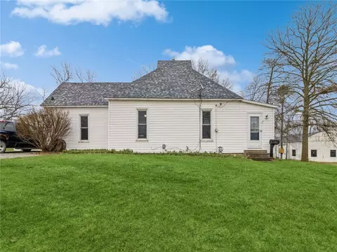 702 E Division St, Colfax, IA 50054