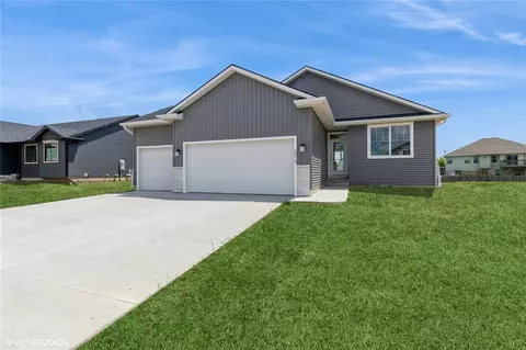 3013 6th Ave SW, Altoona, IA 50009