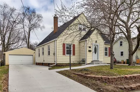 7111 Monroe Ct, Urbandale, IA 50322