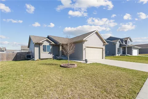 816 37th St SW, Bondurant, IA 50035