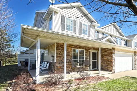15599 Buena Vista Ln, Clive, IA 50325