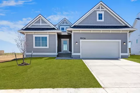 1906 Silver Maple Dr, Norwalk, IA 50211