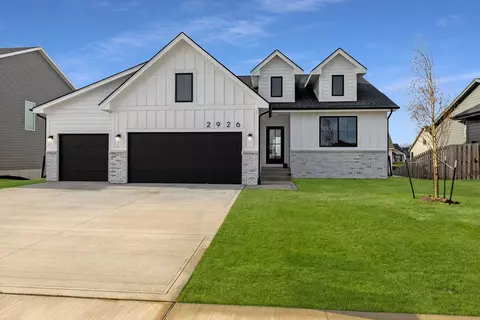 2926 Oak St, Norwalk, IA 50211