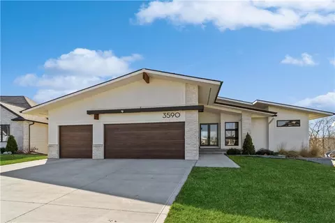 3590 NW 178th St, Clive, IA 50325