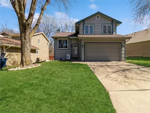 3883 92nd Dr, Urbandale, IA 50322