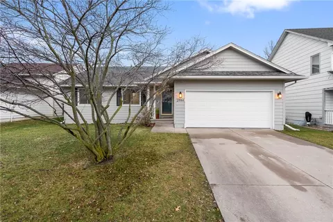2944 Shadow Creek Ln, Des Moines, IA 50320
