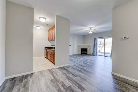6350 Coachlight Dr #3106, West Des Moines, IA 50266