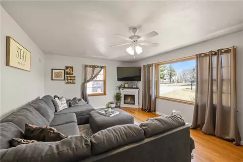 435 S League Rd, Colfax, IA 50054