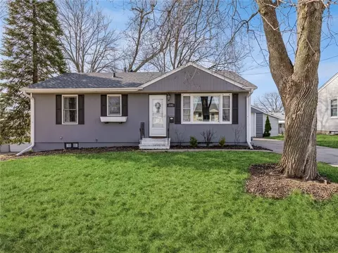 1103 N 6th Ave E, Newton, IA 50208