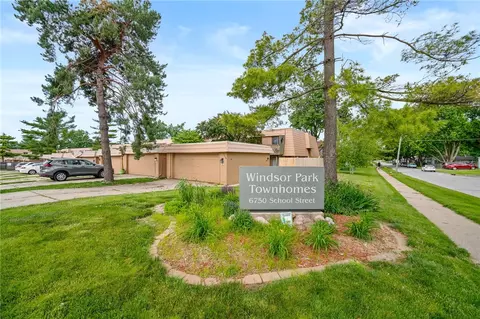 6750 School St #201, Windsor Heights, IA 50324