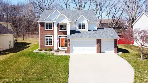 5686 Chatham St, Johnston, IA 50131