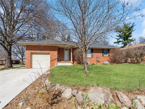 1512 W 6th Ave, Indianola, IA 50125