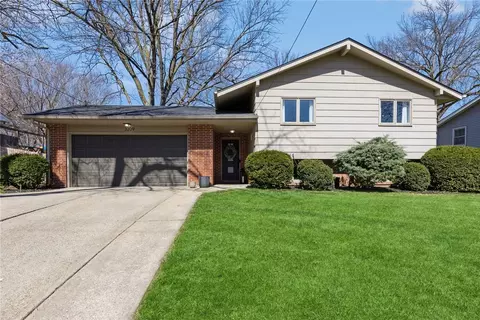 3209 Sylvania Dr, West Des Moines, IA 50266