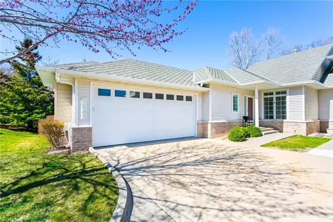 14198 Pinnacle Pointe Dr, Clive, IA 50325