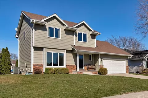 8101 Plum Dr, Urbandale, IA 50322