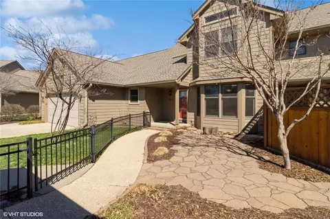 1913 Elm Cir, West Des Moines, IA 50265