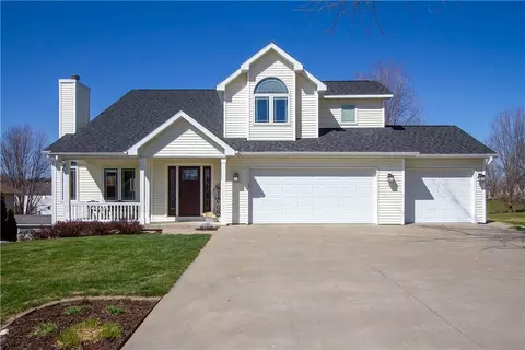 955 204th Pl, Pella, IA 50219