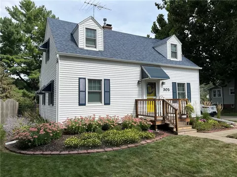 305 3rd St NE, Mitchellville, IA 50169