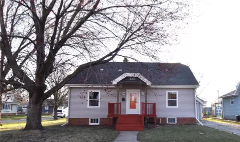 128 Cedar St, Boone, IA 50036