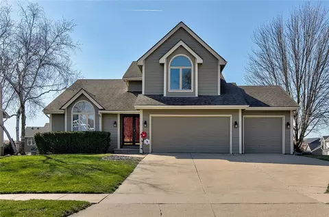 7172 Pommel Pl, West Des Moines, IA 50266