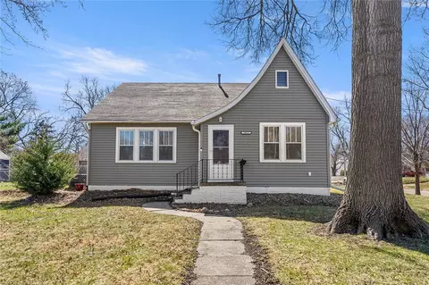 5018 Urbandale Ave, Des Moines, IA 50310