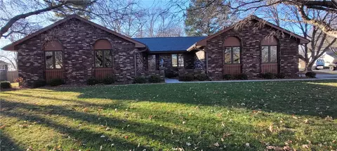 412 Valley West Dr, West Des Moines, IA 50265