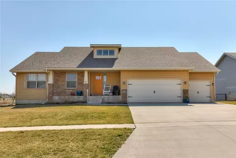 429 W Centennial Dr, Huxley, IA 50124
