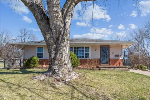 7201 SW 15th St, Des Moines, IA 50315