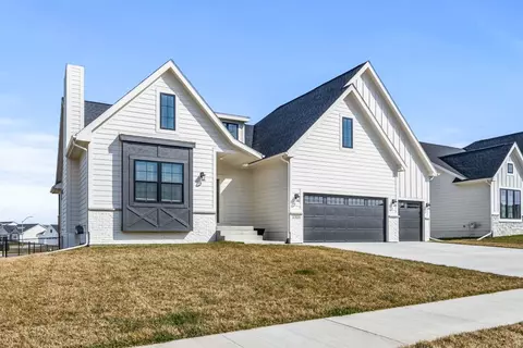 2320 SE 5th St, West Des Moines, IA 50265