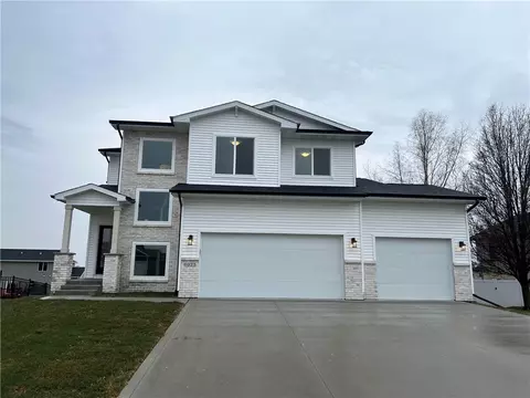 6025 Martin Dr, Pleasant Hill, IA 50327