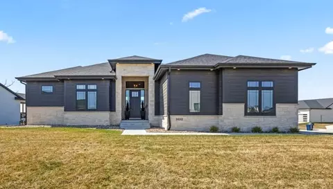 5032 153rd St, Urbandale, IA 50323