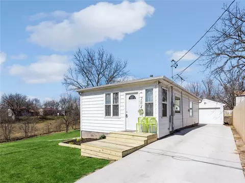 204208 N 13th Ave W, Newton, IA 50208