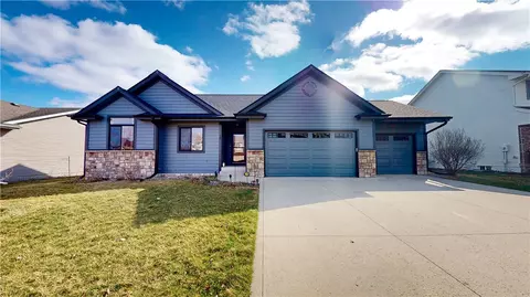 226 10th St NW, Altoona, IA 50009