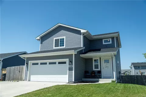 2388 Shadow Creek Cir, Des Moines, IA 50320
