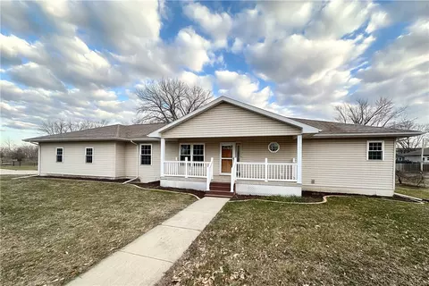 925 W 8th St, Boone, IA 50036