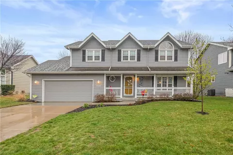 5558 Kensington Cir, Johnston, IA 50131