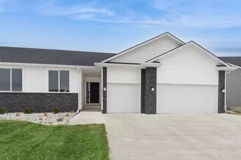 5522 NE Creek Ridge Dr, Ankeny, IA 50021