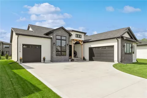 17628 Berkshire Pkwy, Clive, IA 50325